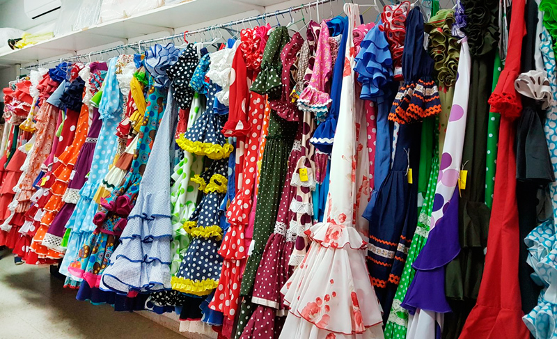 Rastrillo de trajes de flamenca